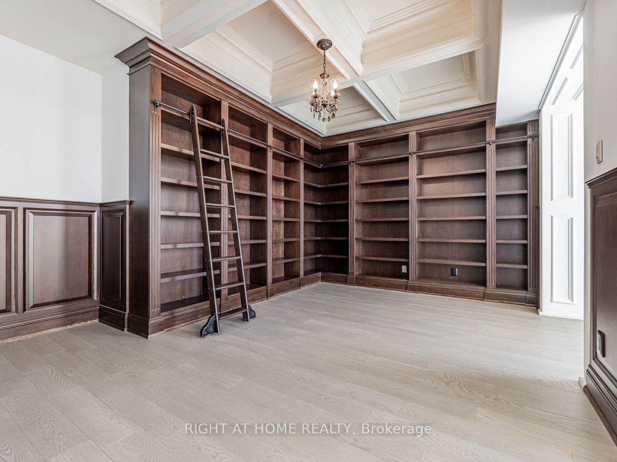 2095 Lake Shore Boulevard W #LPH19