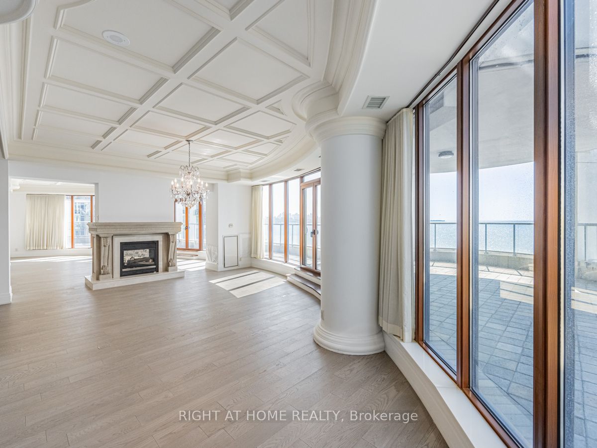 2095 Lake Shore Boulevard W #LPH19