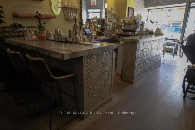 2800 Dundas Street W