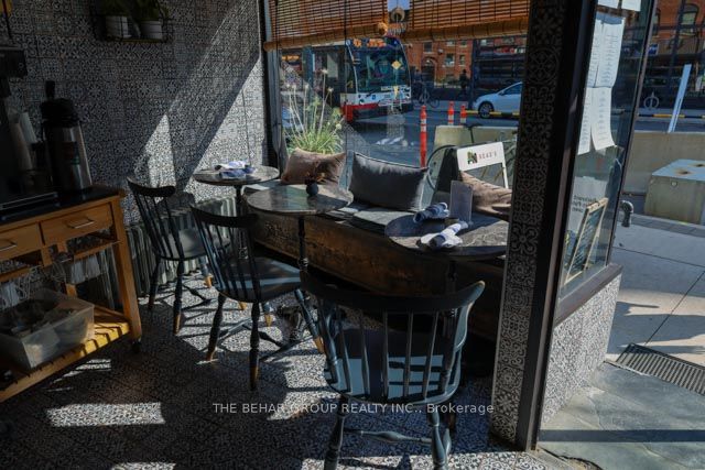 2800 Dundas Street W