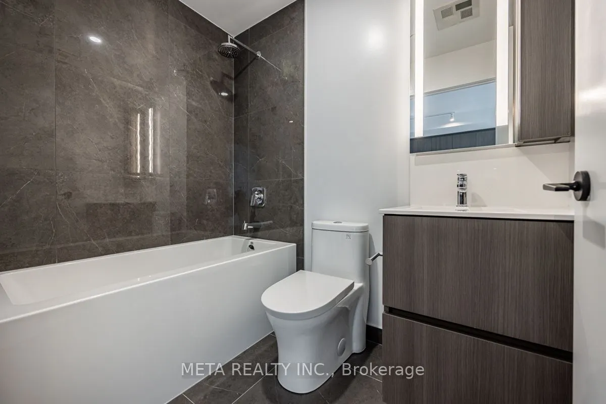 215 Lakeshore Road W, #208