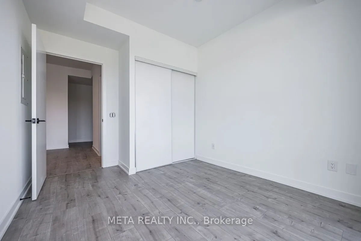 215 Lakeshore Road W, #208