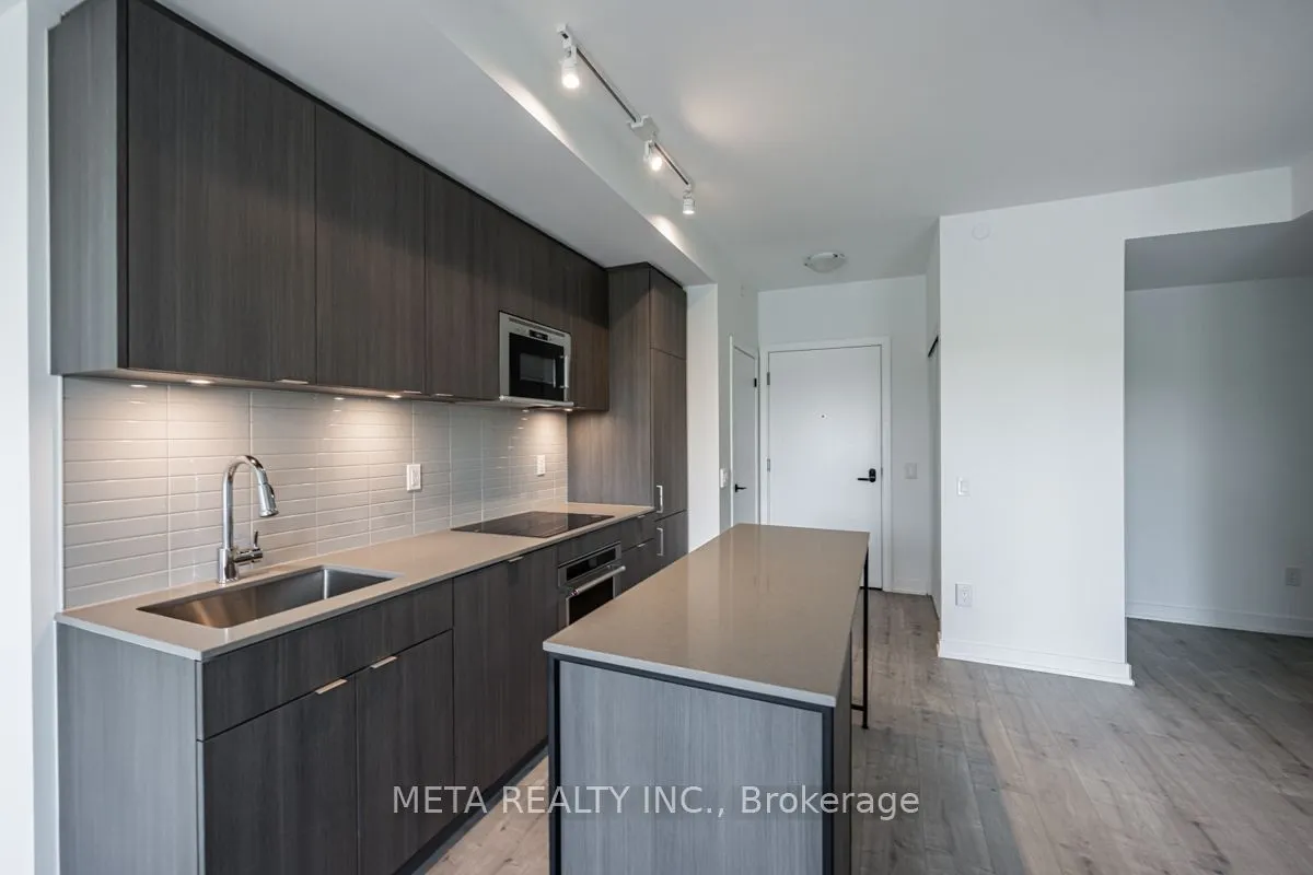 215 Lakeshore Road W, #208