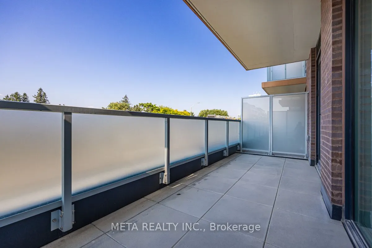 215 Lakeshore Road W, #208