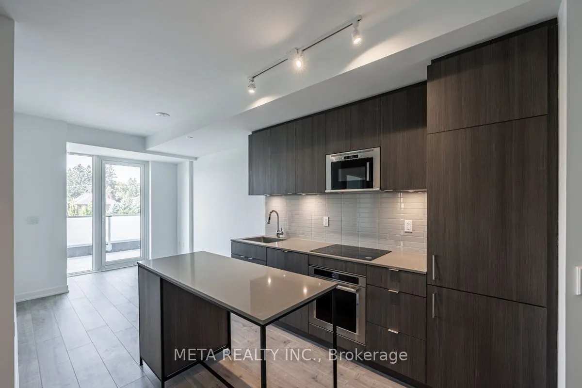 215 Lakeshore Road W, #208