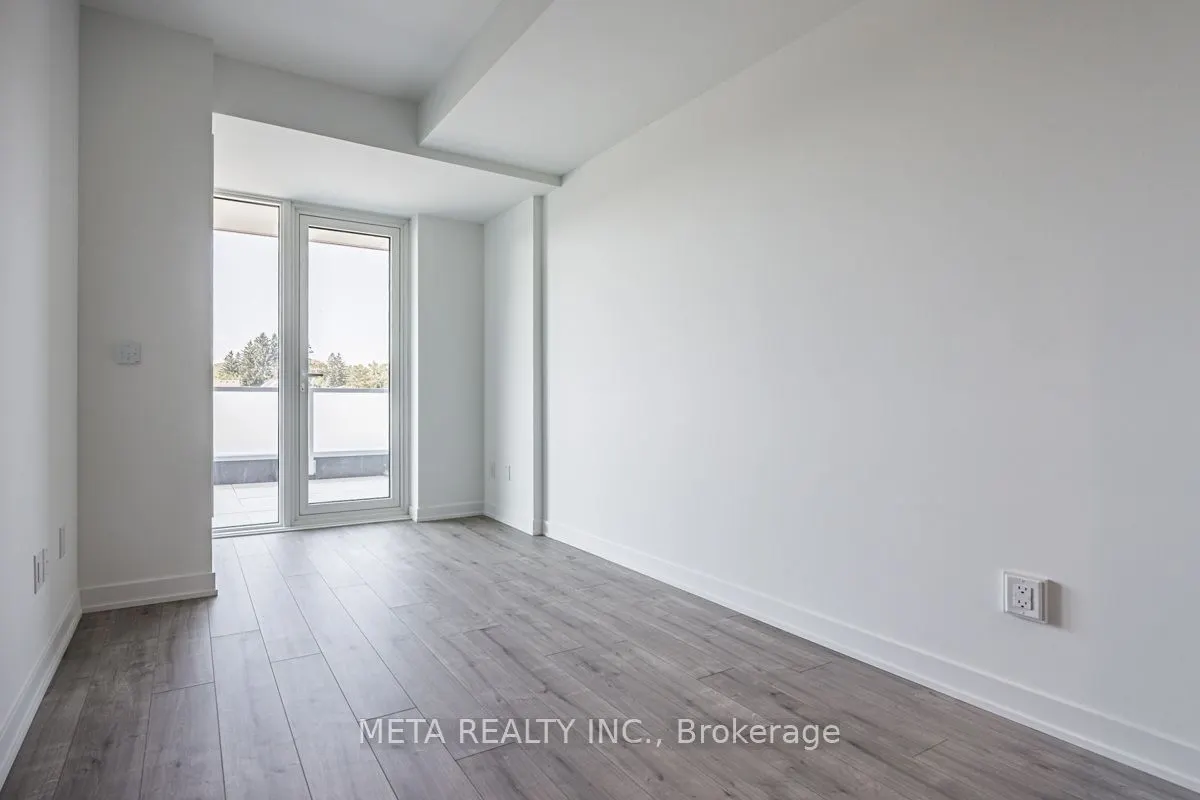 215 Lakeshore Road W, #208