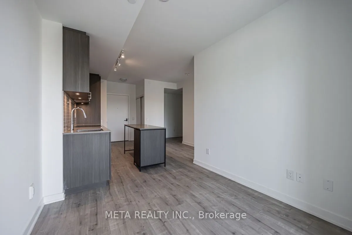 215 Lakeshore Road W, #208
