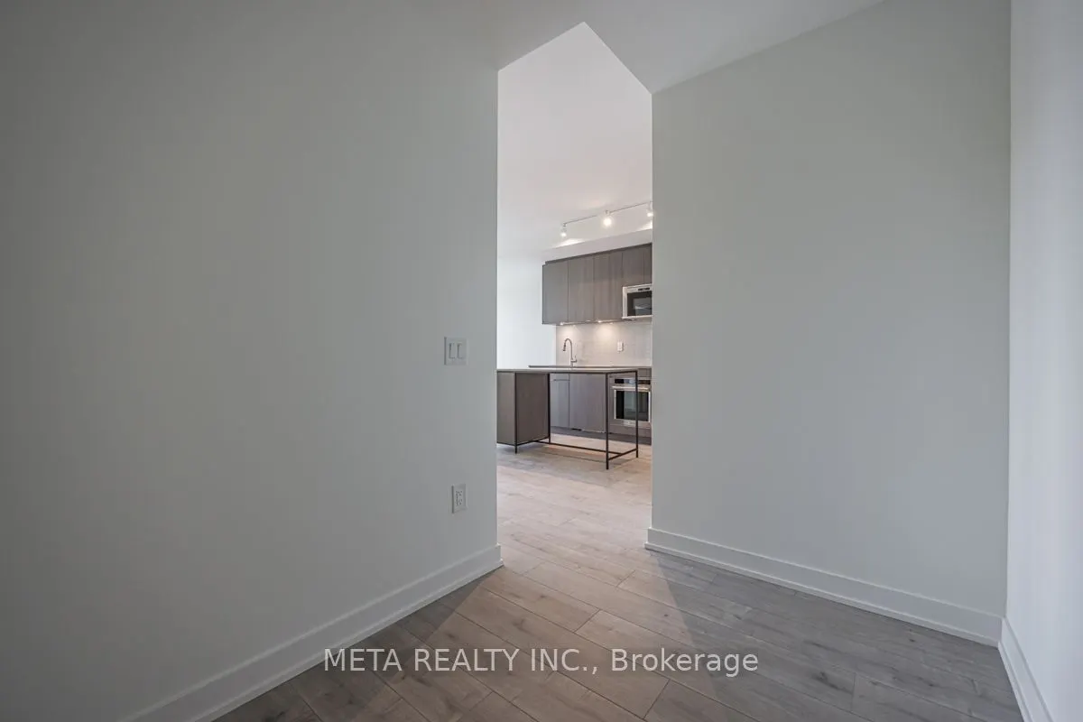 215 Lakeshore Road W, #208