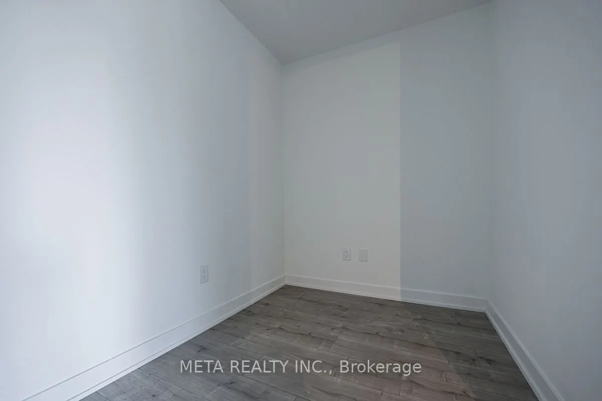 215 Lakeshore Road W, #208