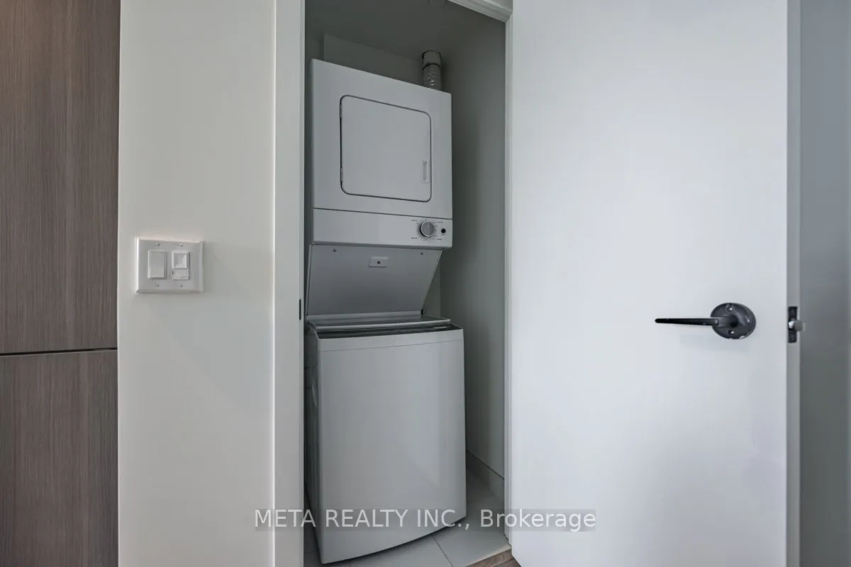 215 Lakeshore Road W, #208