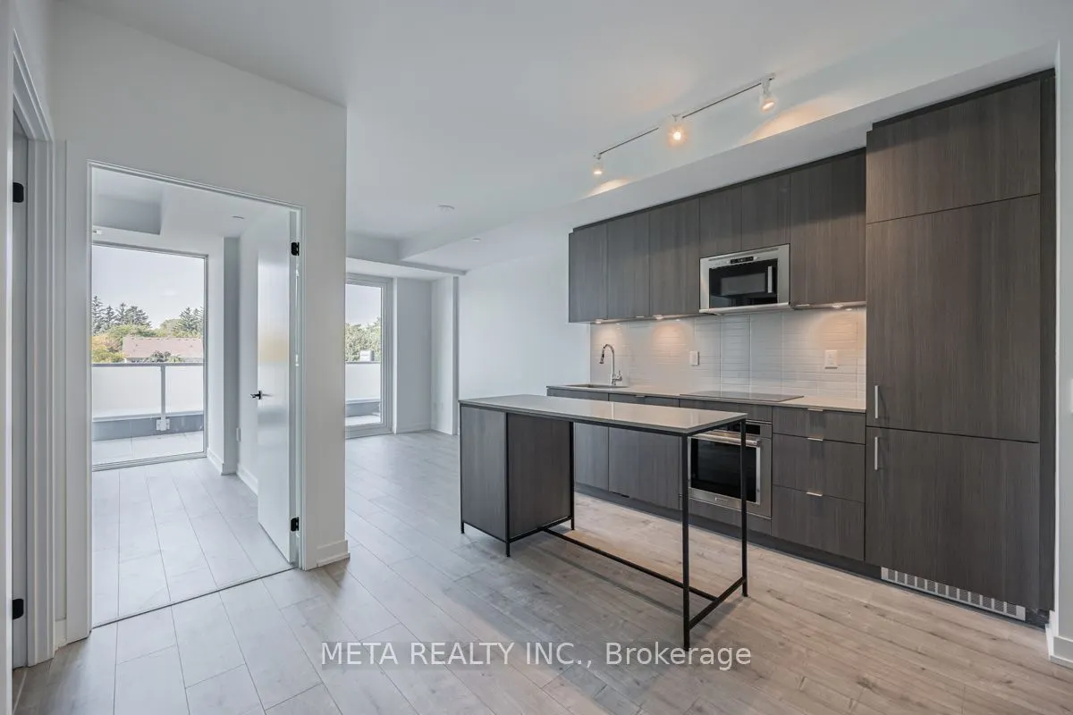 215 Lakeshore Road W, #208