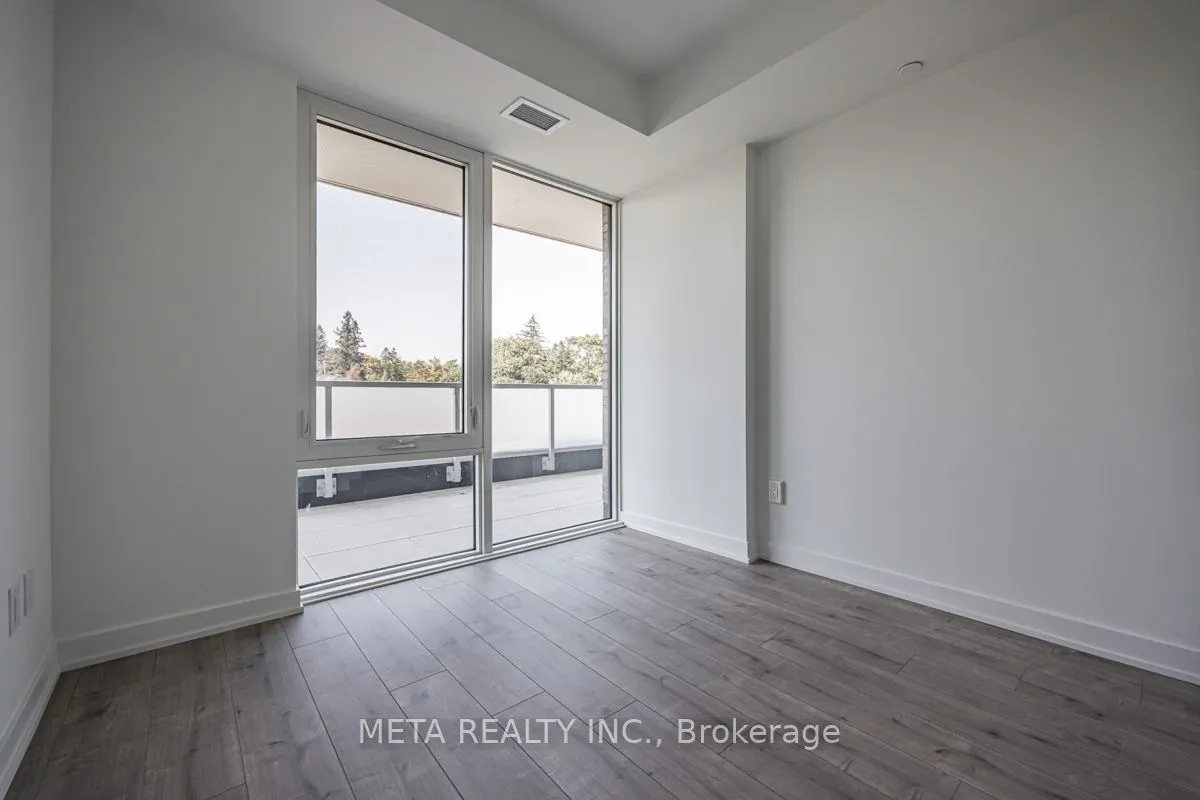 215 Lakeshore Road W, #208