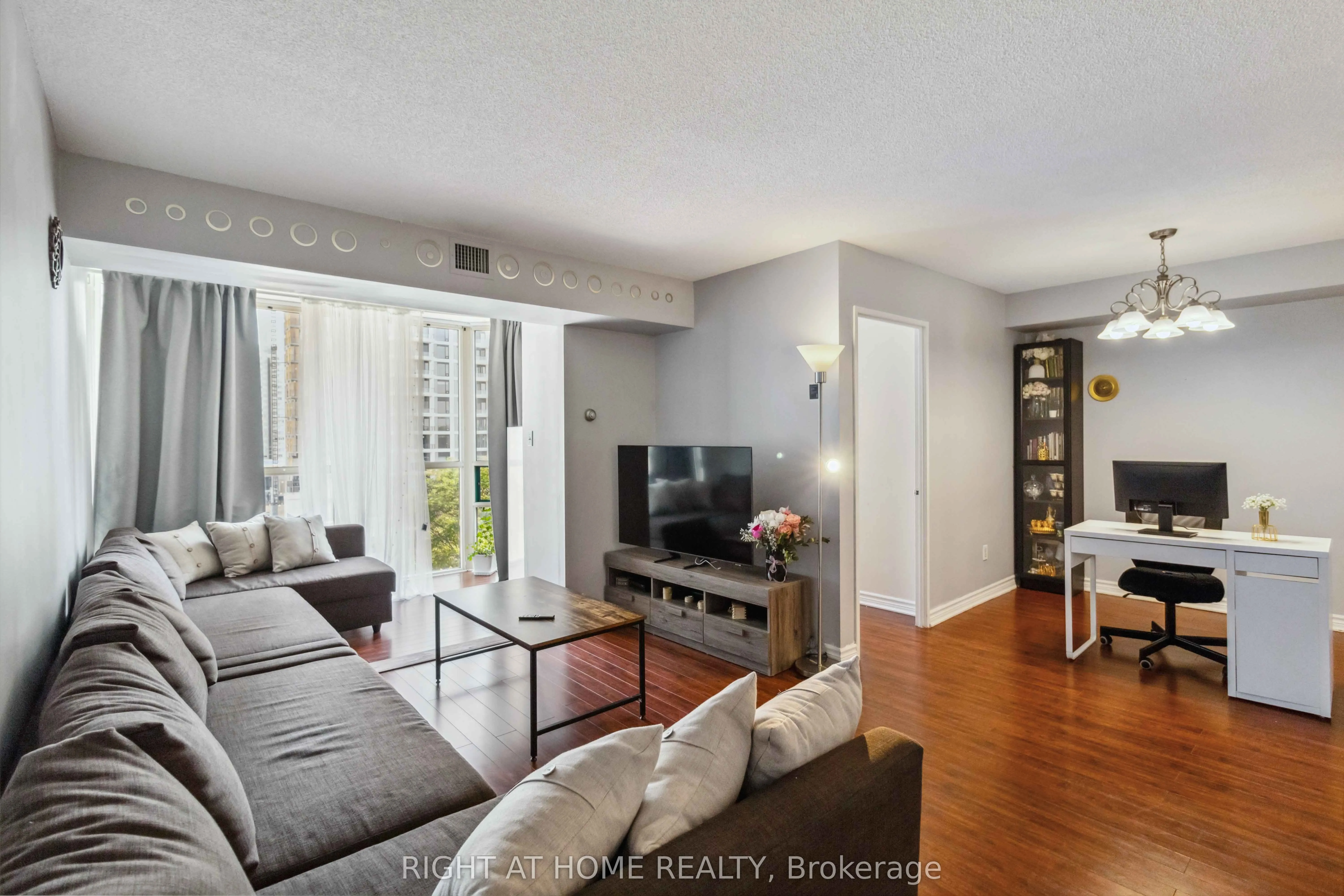 285 Enfield Place, #611