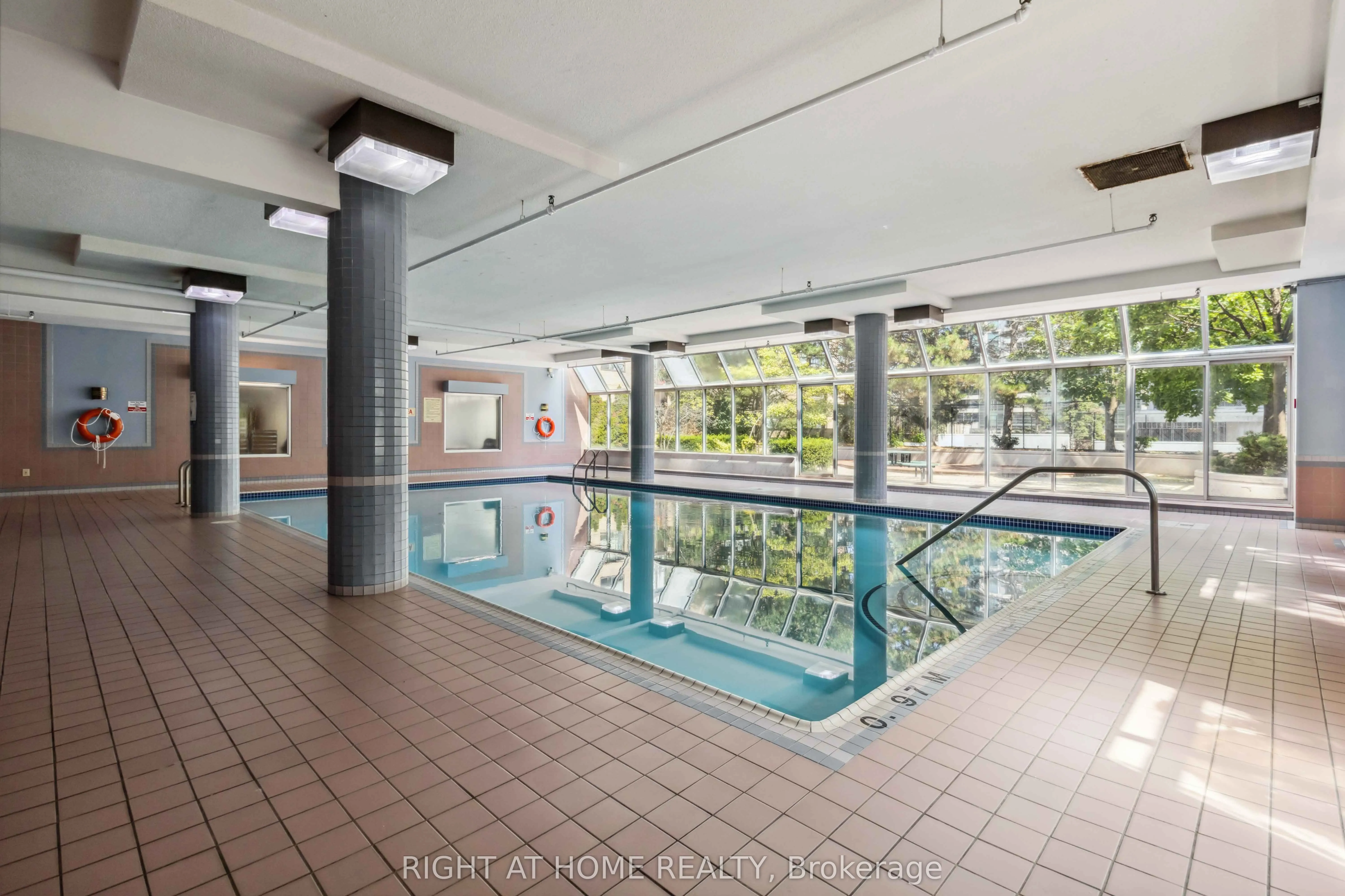 285 Enfield Place, #611