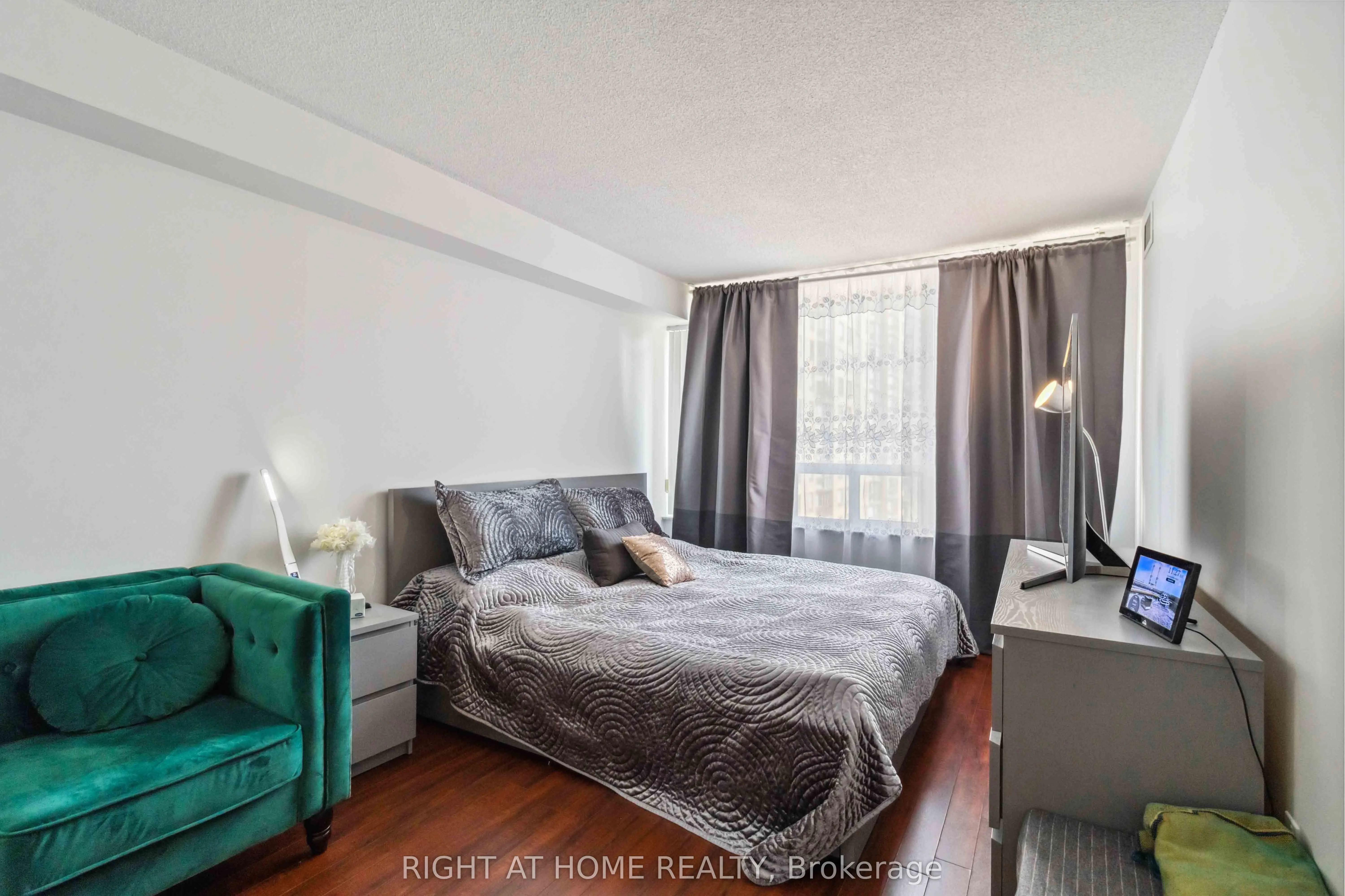 285 Enfield Place, #611