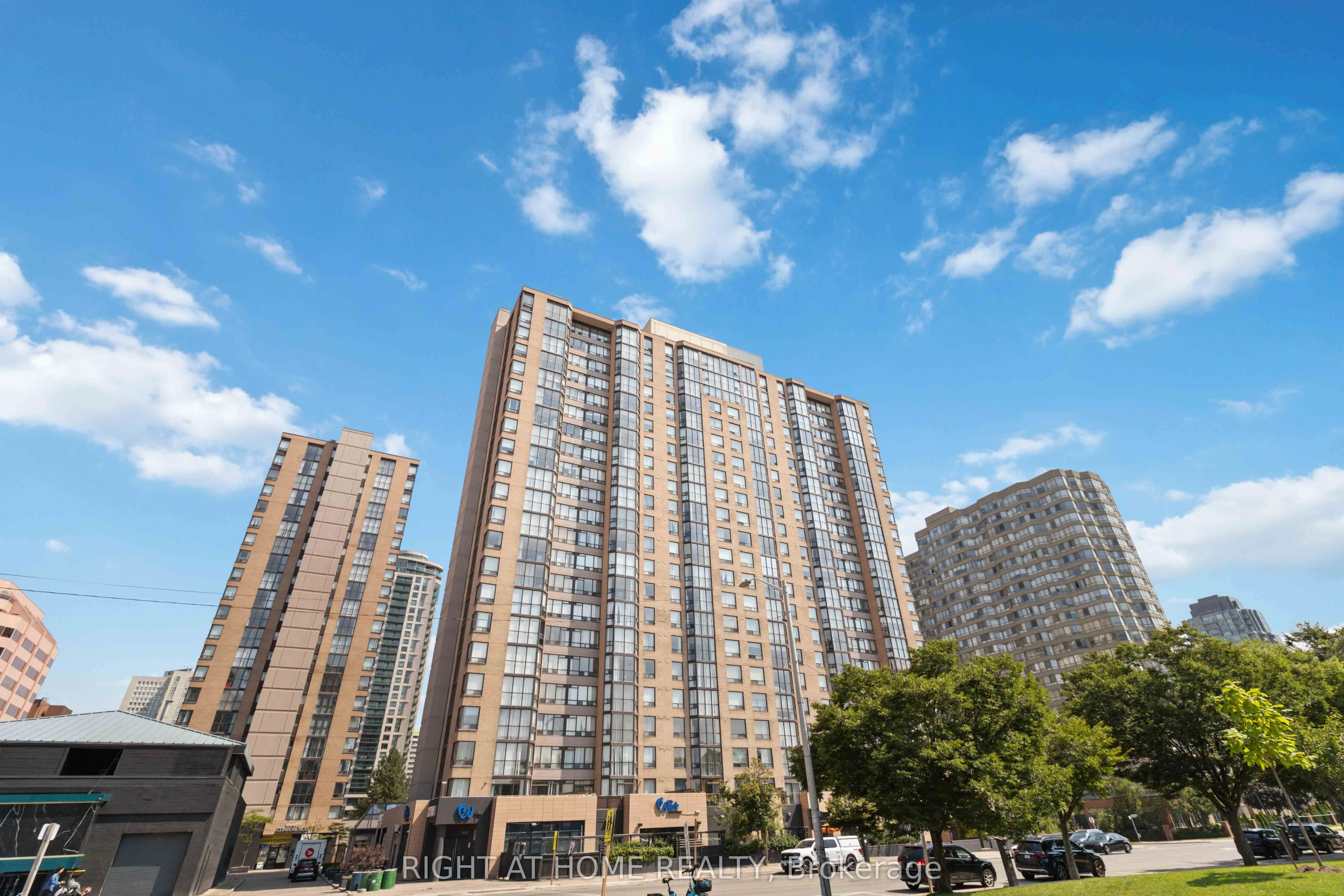 285 Enfield Place, #611