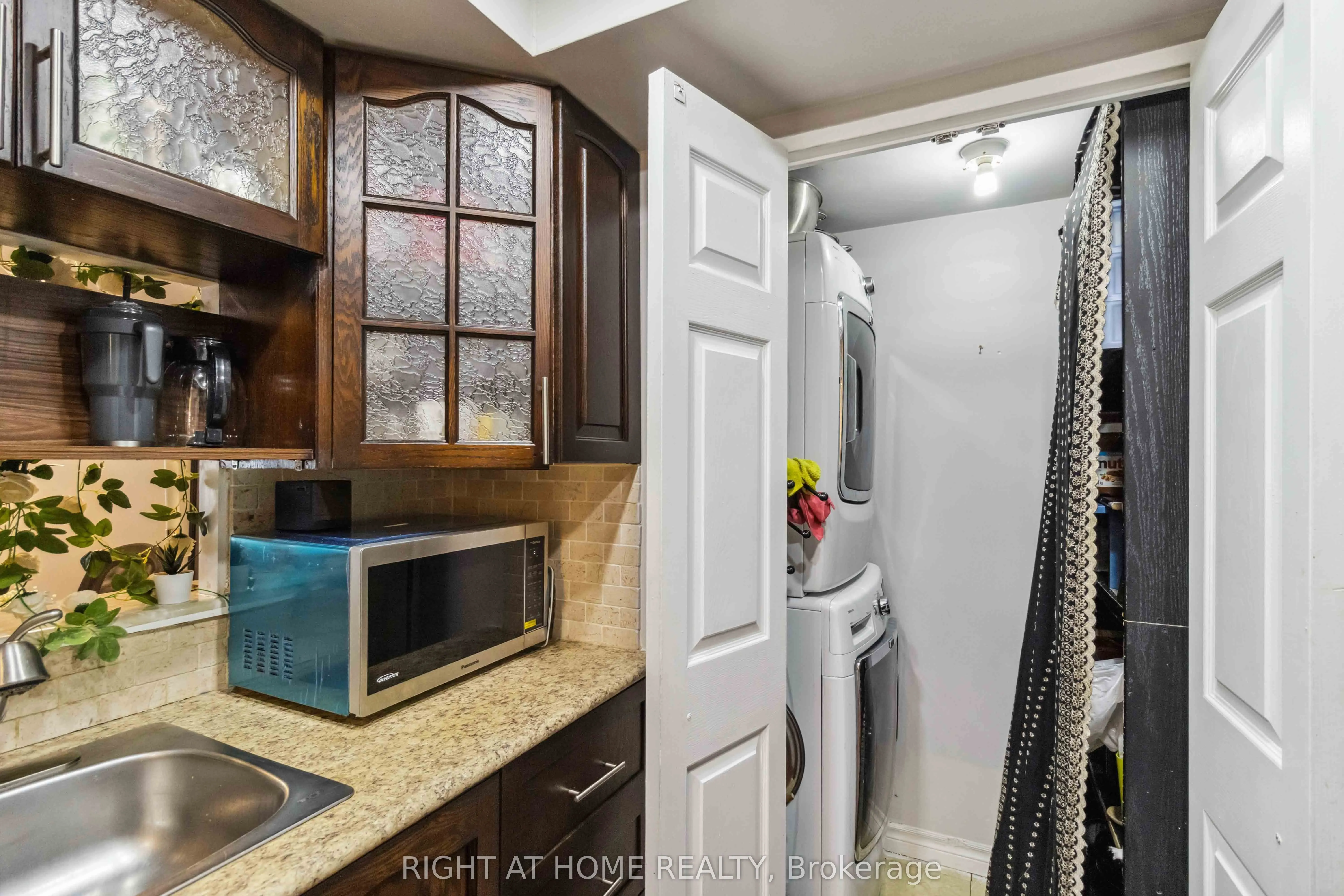 285 Enfield Place, #611
