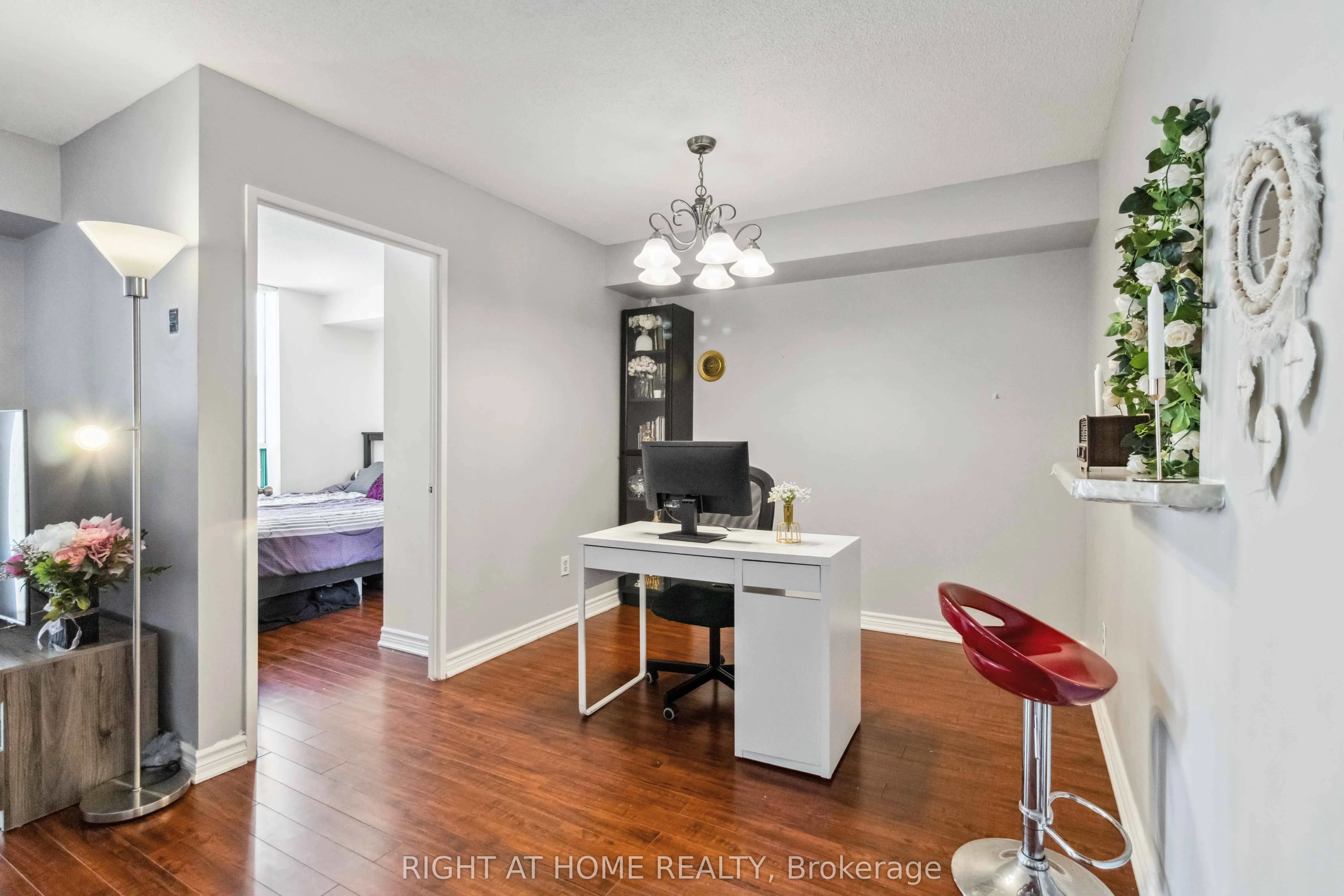 285 Enfield Place, #611