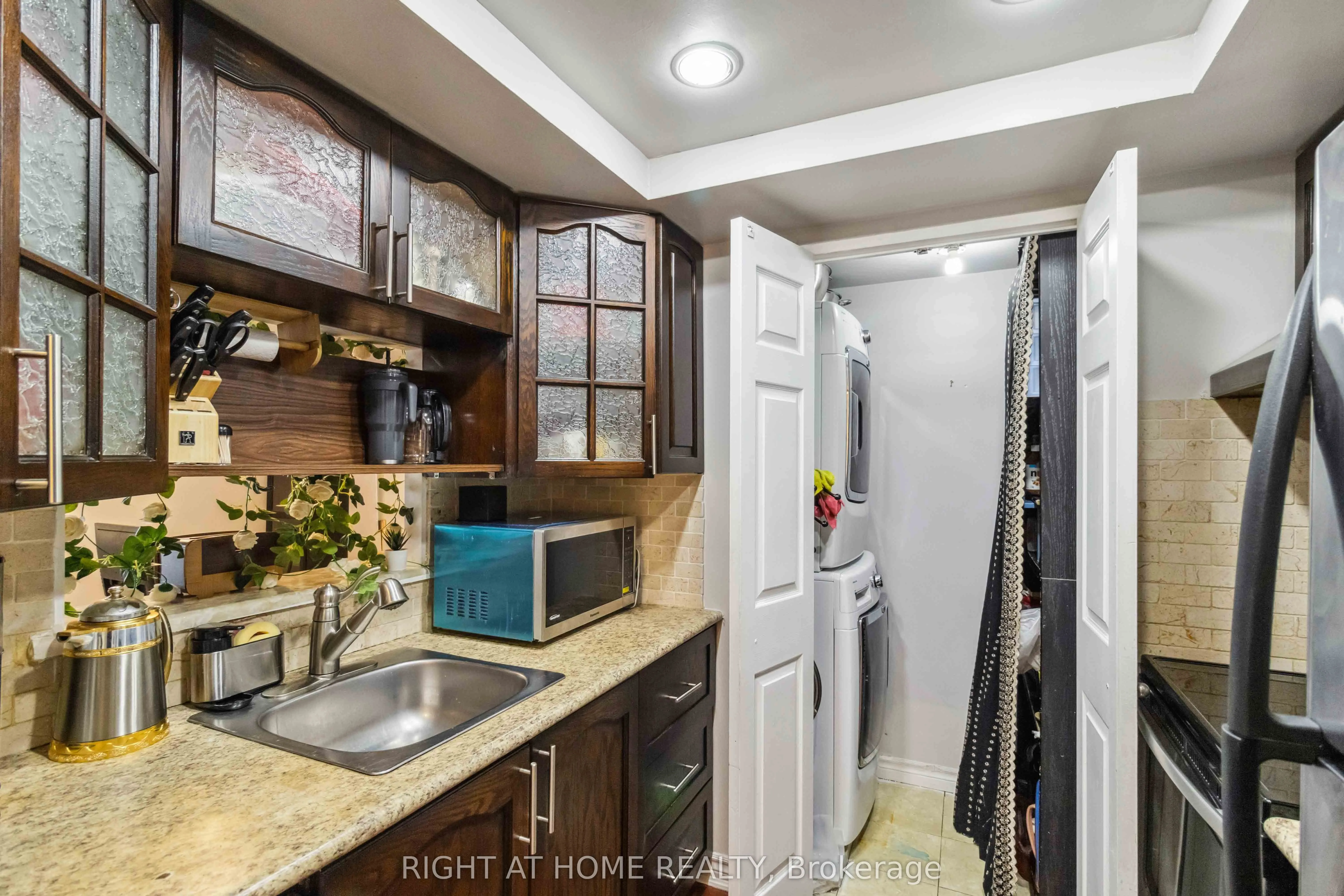 285 Enfield Place, #611