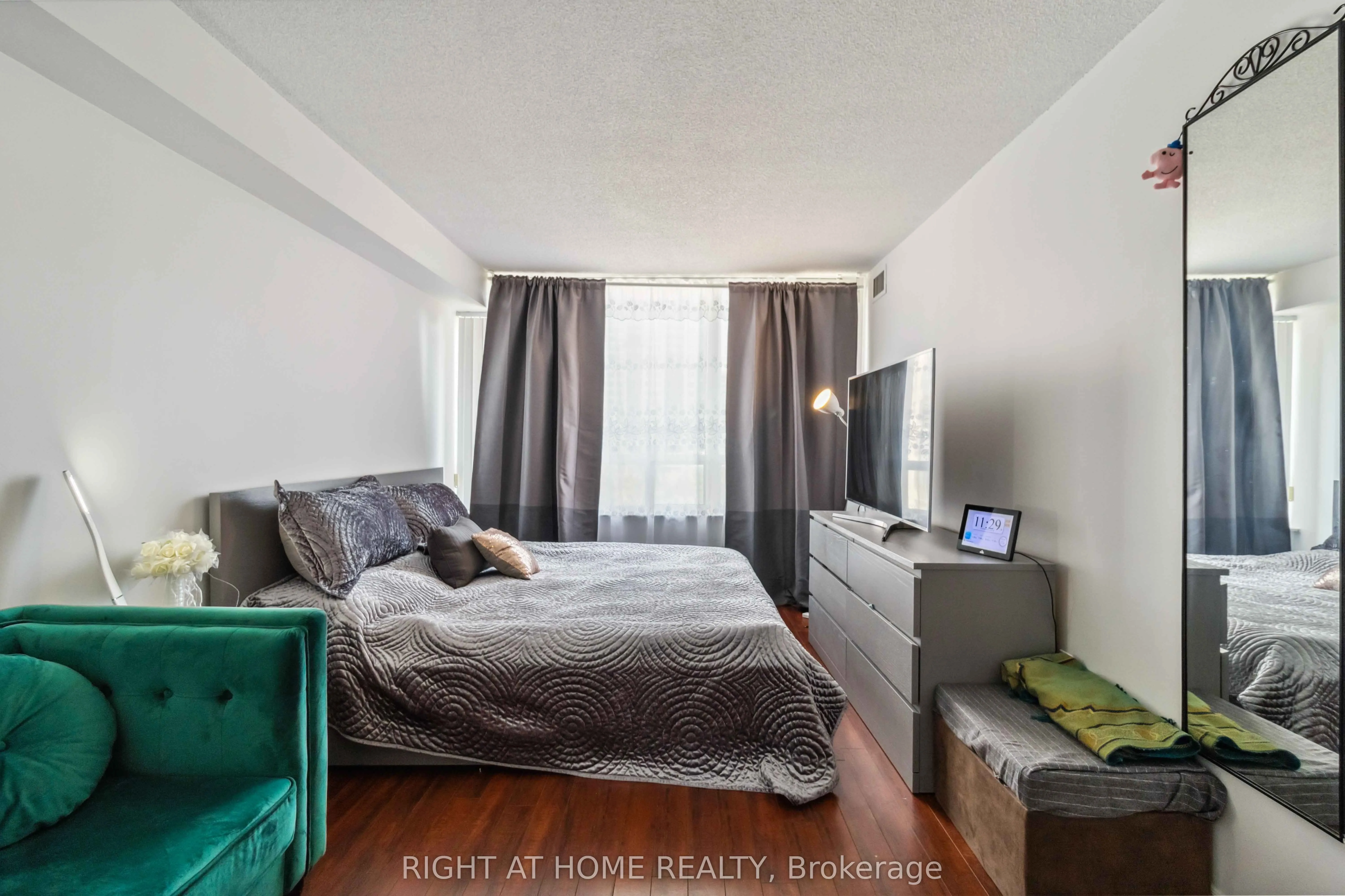285 Enfield Place, #611