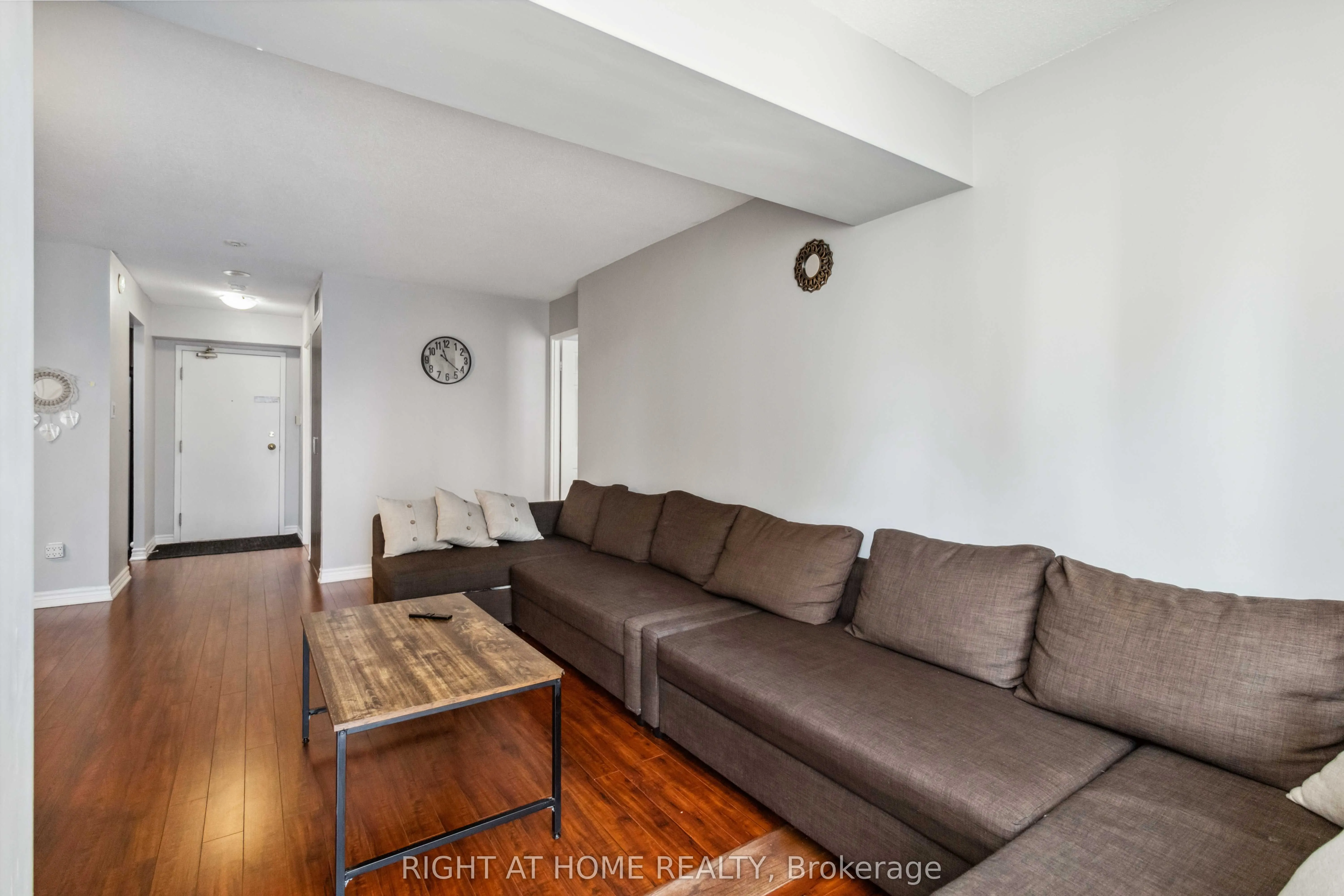 285 Enfield Place, #611