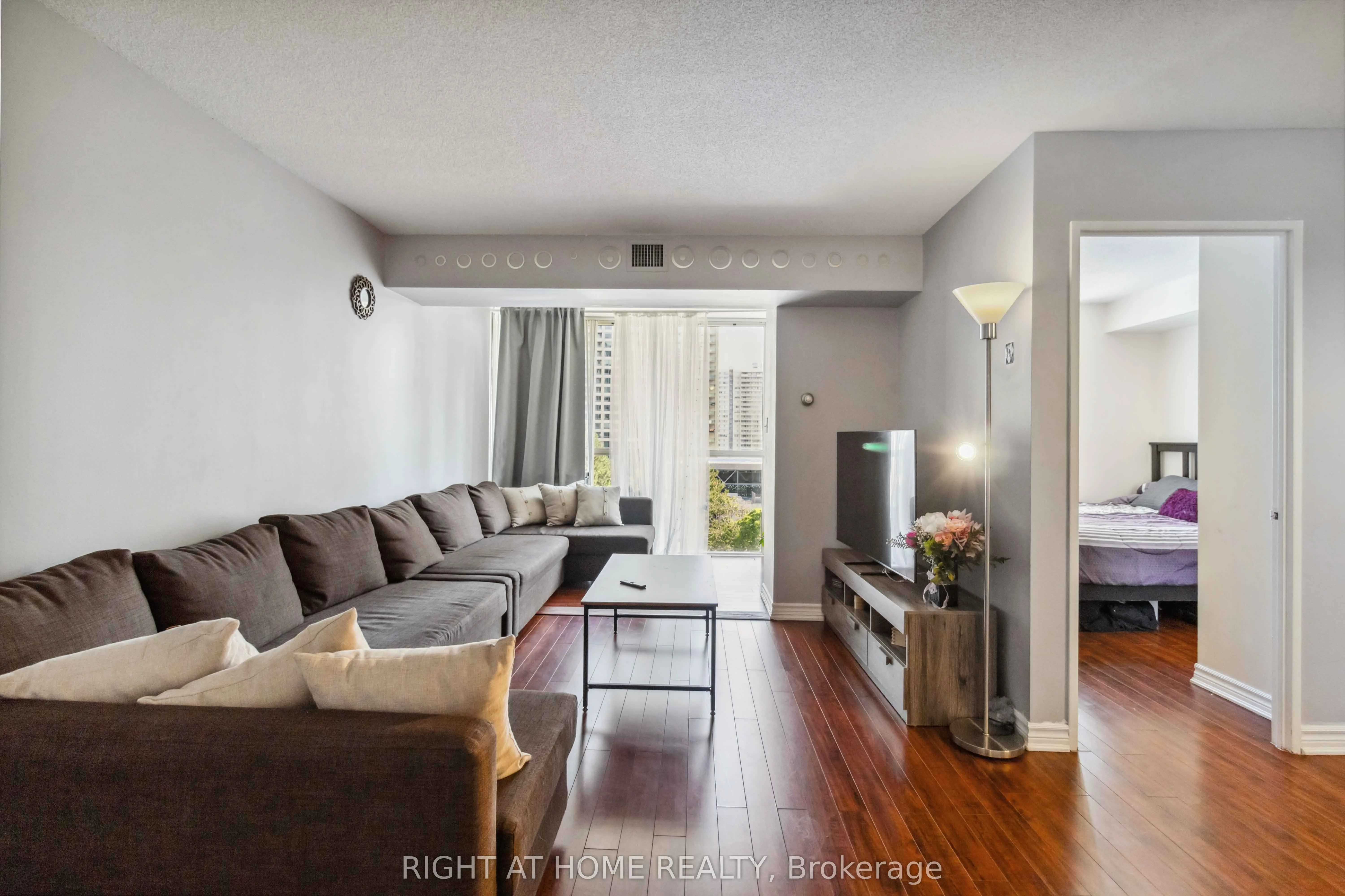 285 Enfield Place, #611