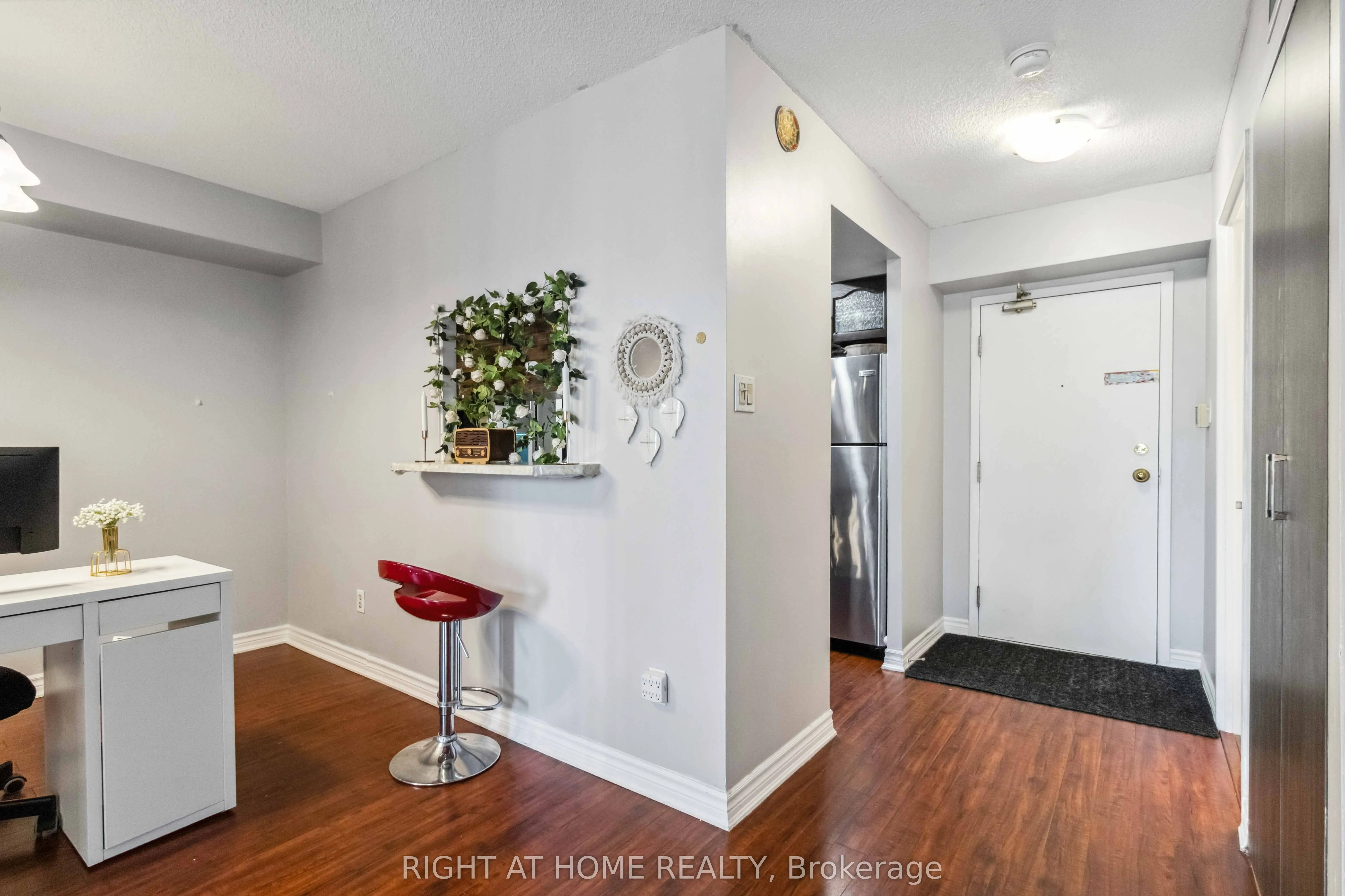 285 Enfield Place, #611