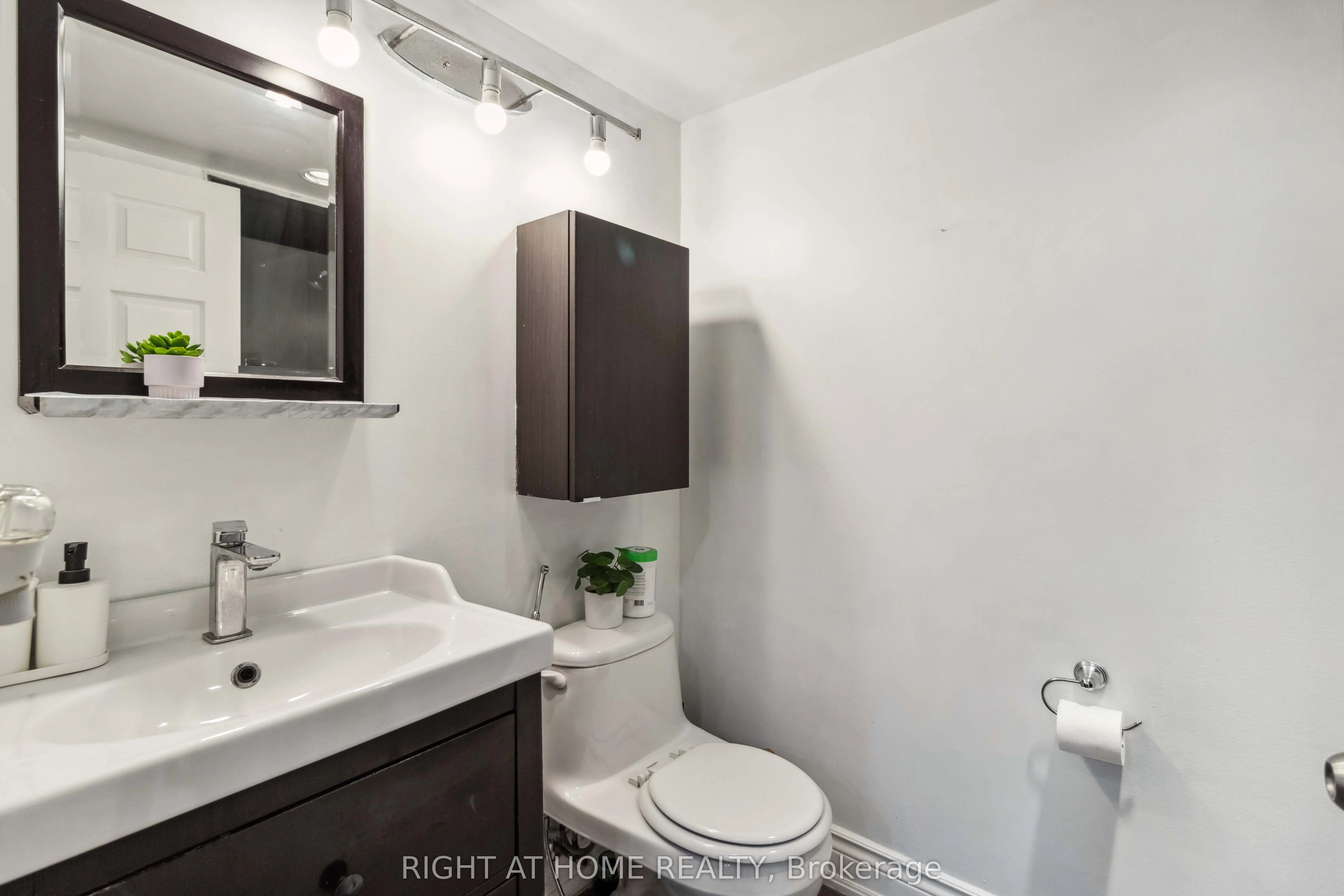 285 Enfield Place, #611