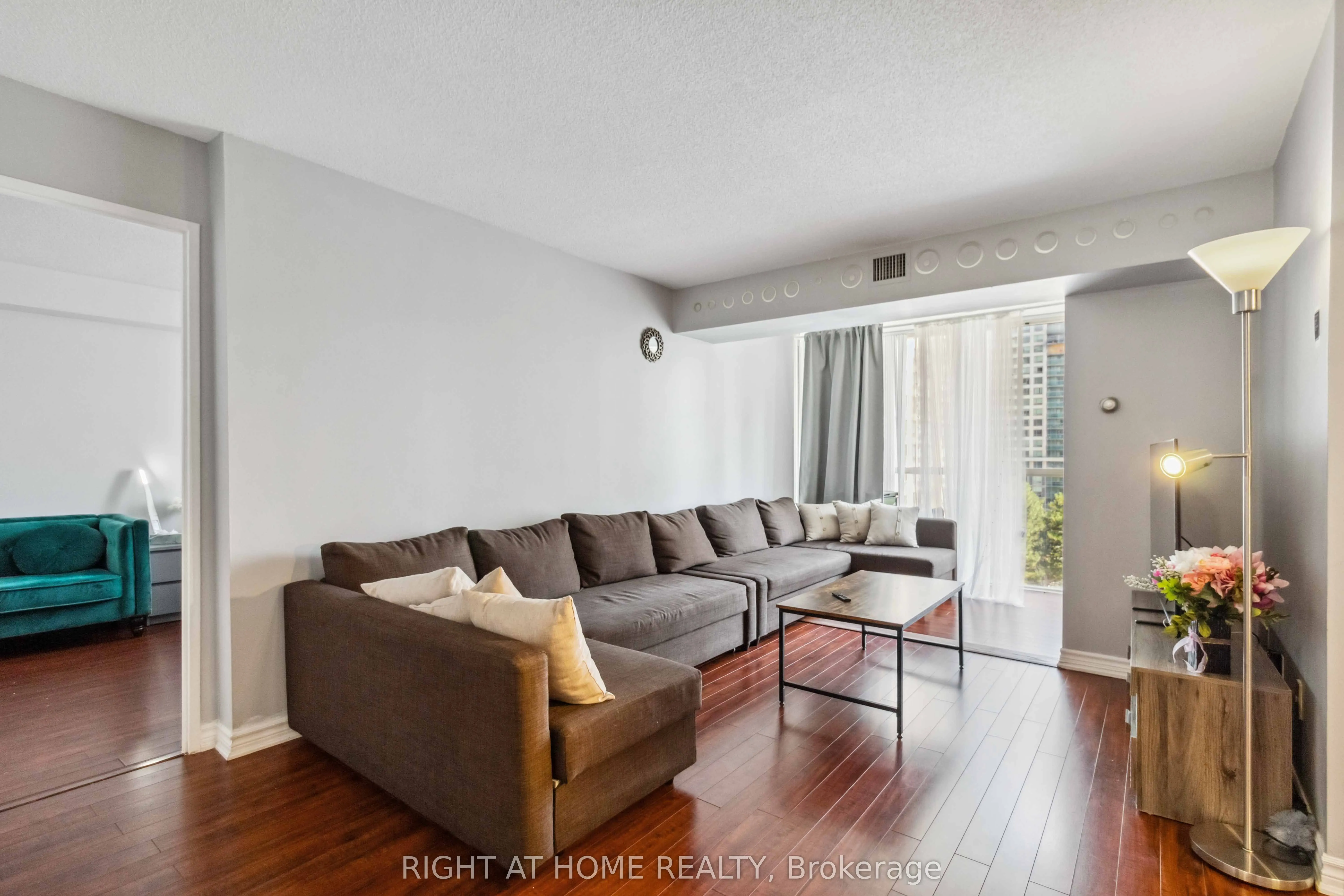 285 Enfield Place, #611