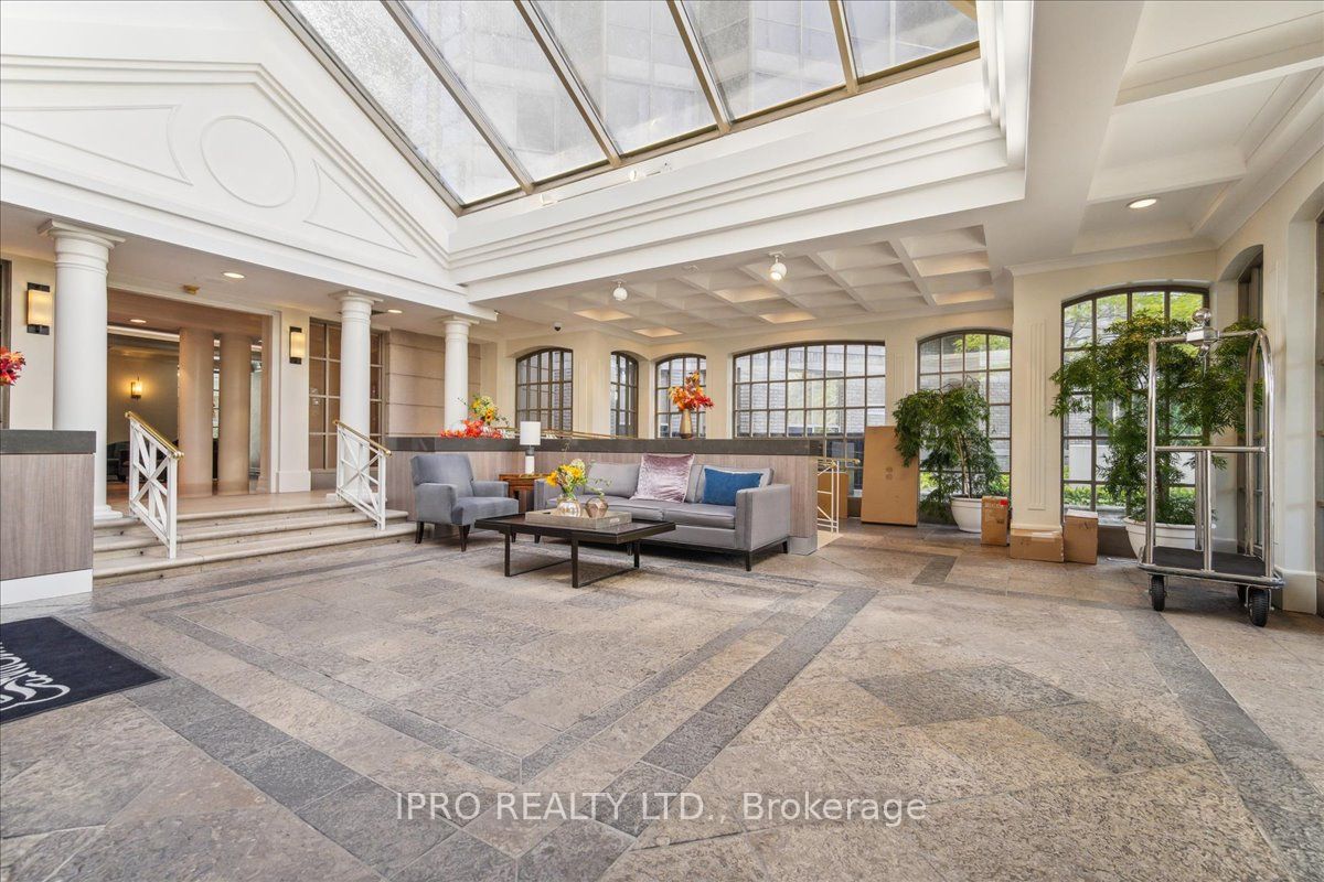 55 Kingsbridge Garden Circle, #613