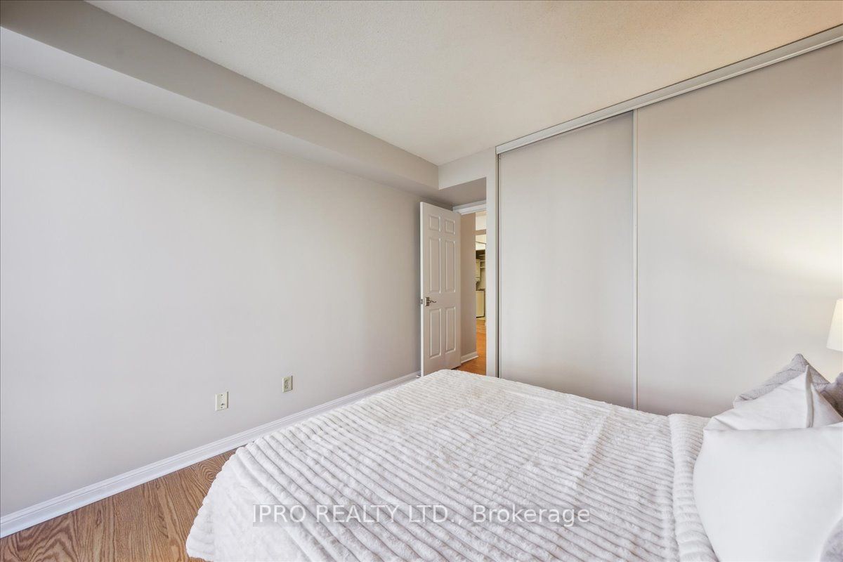 55 Kingsbridge Garden Circle, #613