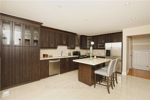 152 Queen Mary Drive