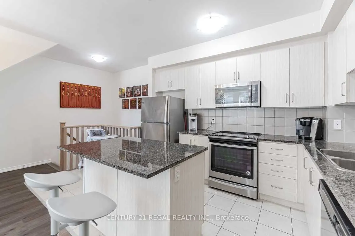 11 Applewood Lane, #112
