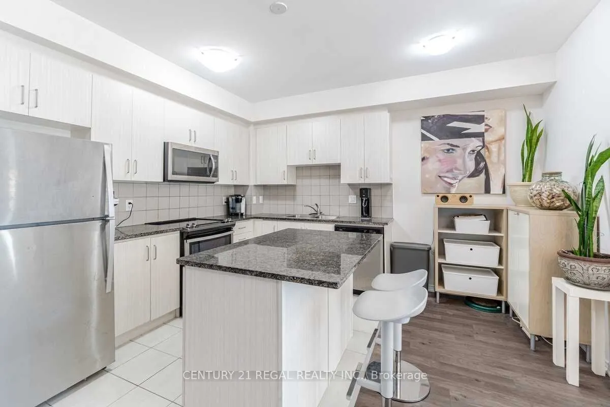 11 Applewood Lane, #112