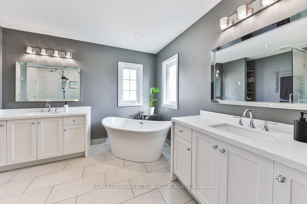 2557 ARMOUR Crescent