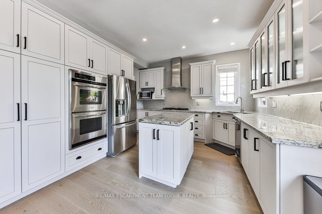 2557 ARMOUR Crescent