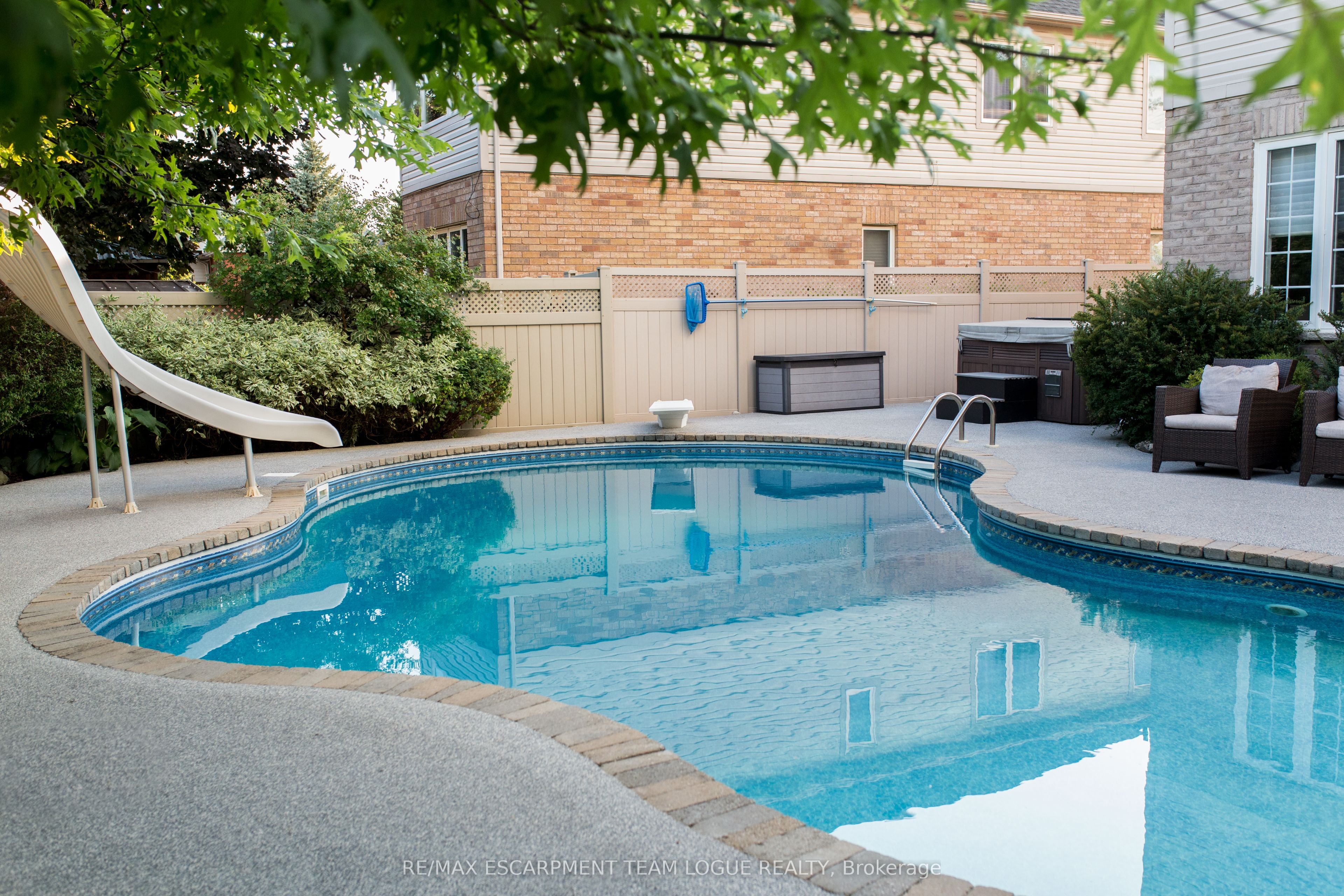 2557 ARMOUR Crescent