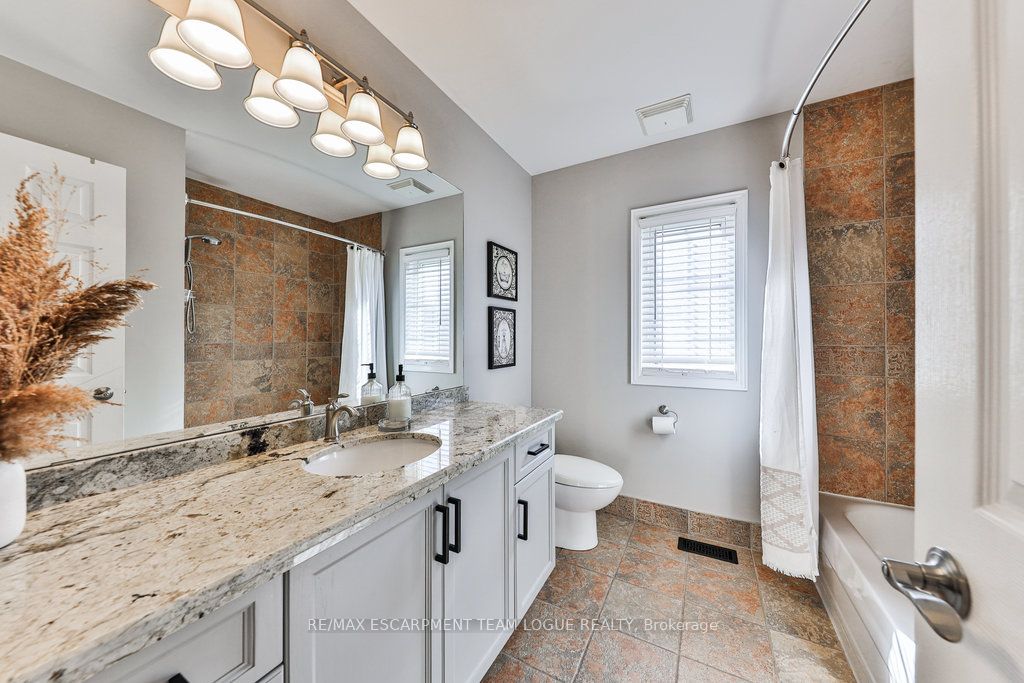 2557 ARMOUR Crescent