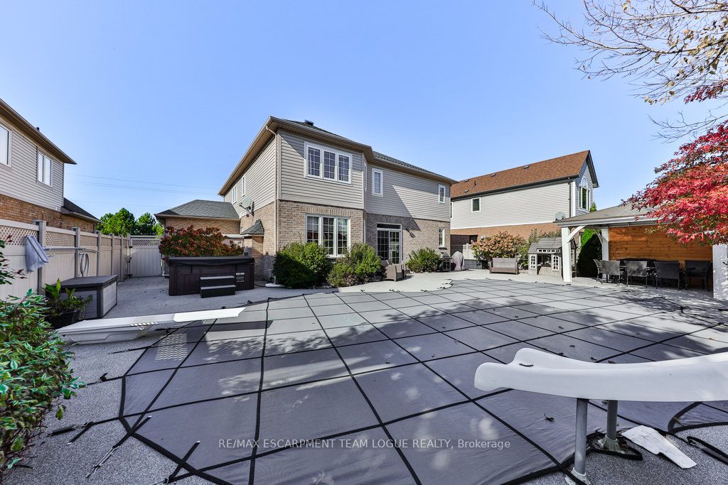 2557 ARMOUR Crescent