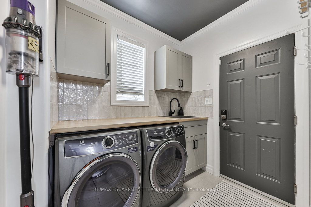 2557 ARMOUR Crescent