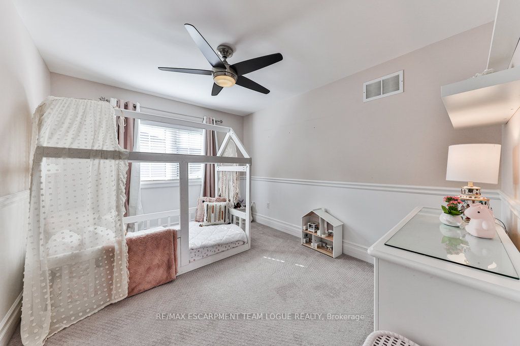2557 ARMOUR Crescent