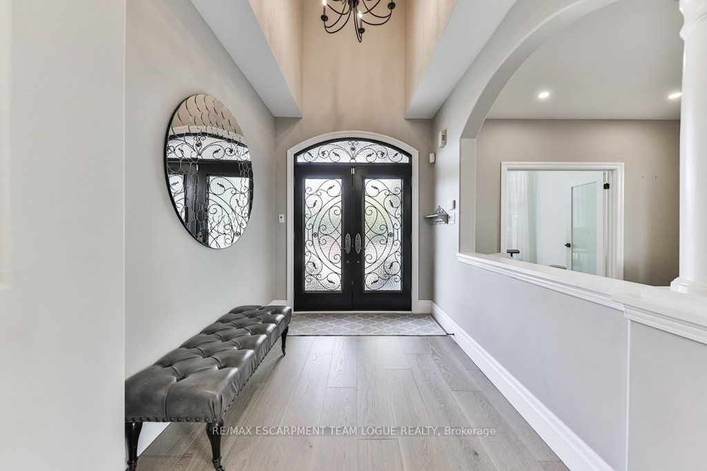 2557 ARMOUR Crescent