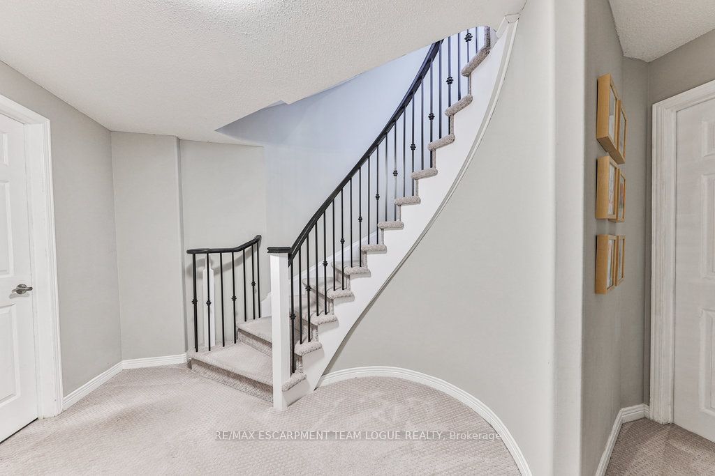 2557 ARMOUR Crescent