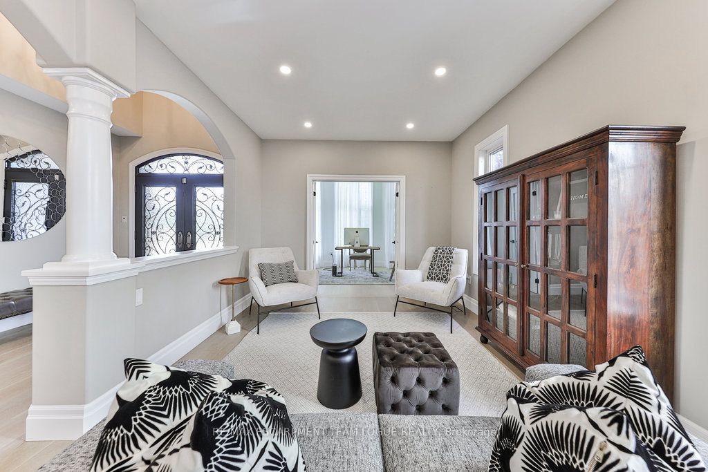 2557 ARMOUR Crescent