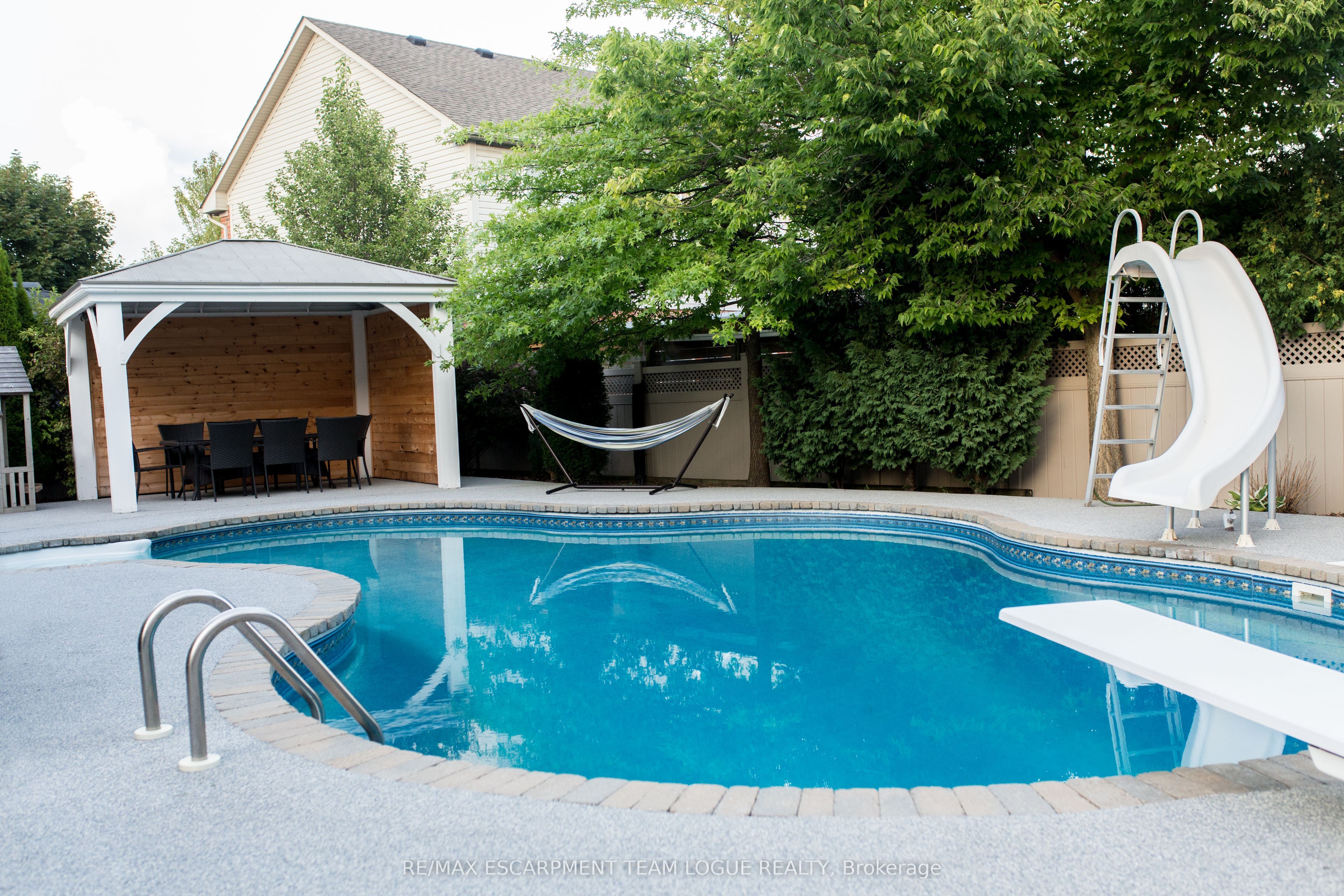 2557 ARMOUR Crescent