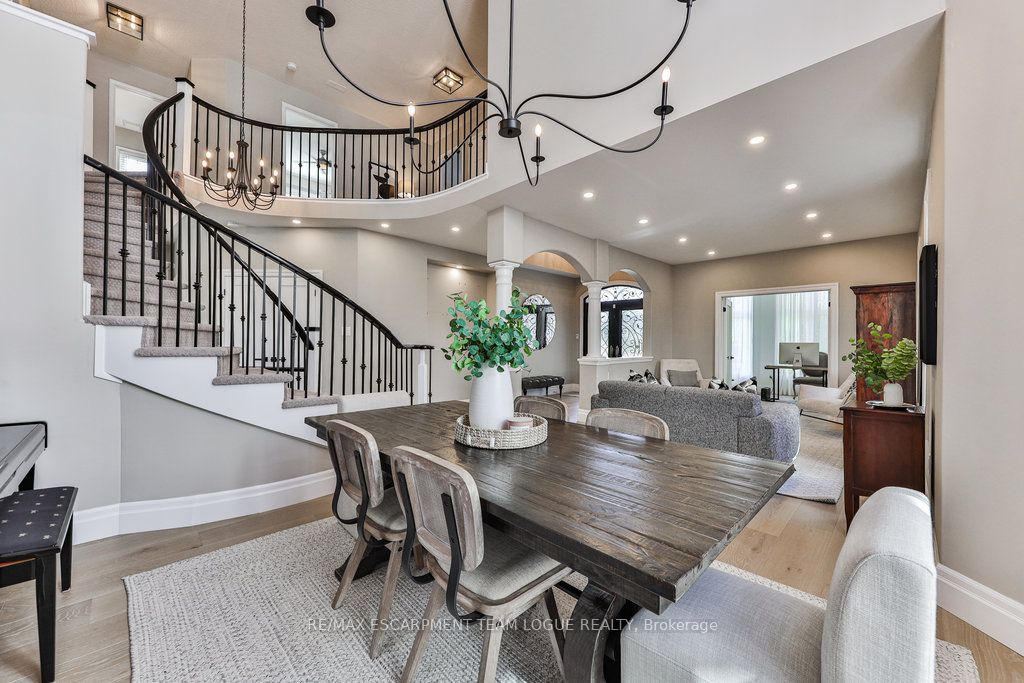 2557 ARMOUR Crescent