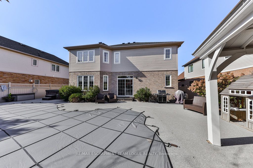 2557 ARMOUR Crescent