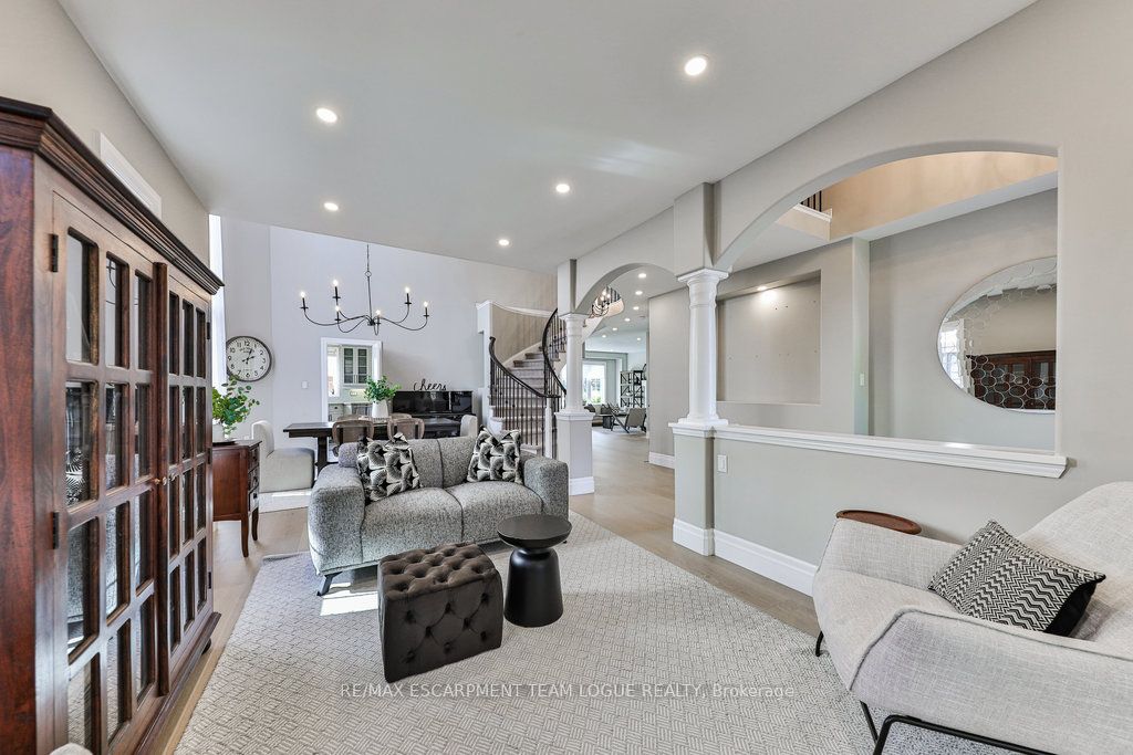 2557 ARMOUR Crescent