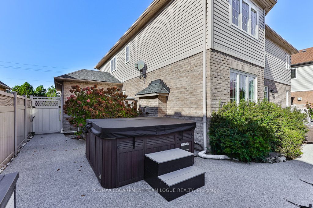 2557 ARMOUR Crescent