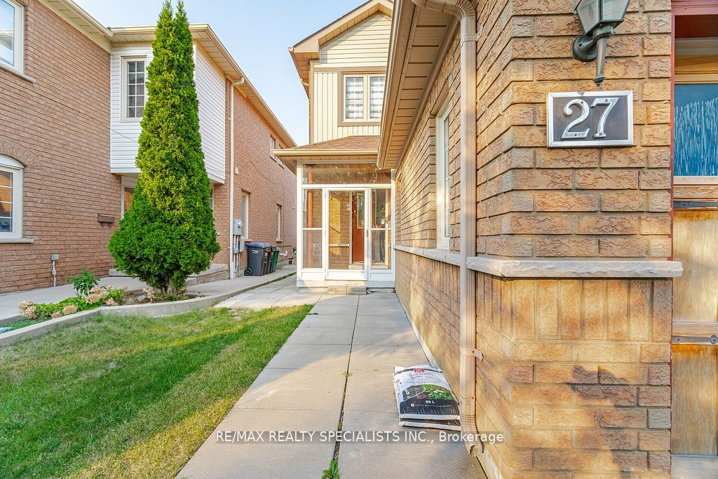 27 Coachwhip Road